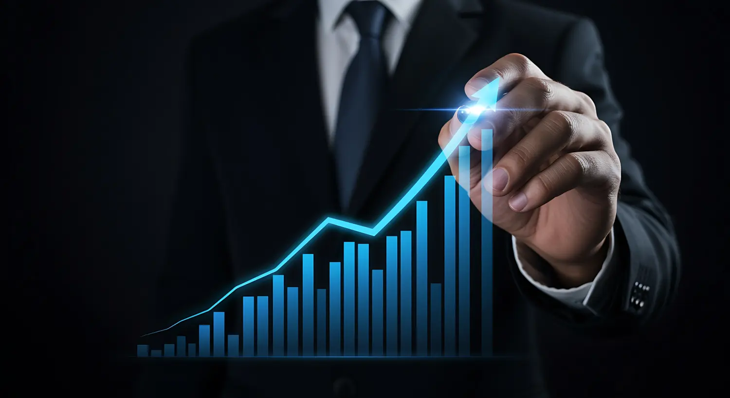 Geschäftsmann zeichnet blaues Finanzwachstumsdiagramm.